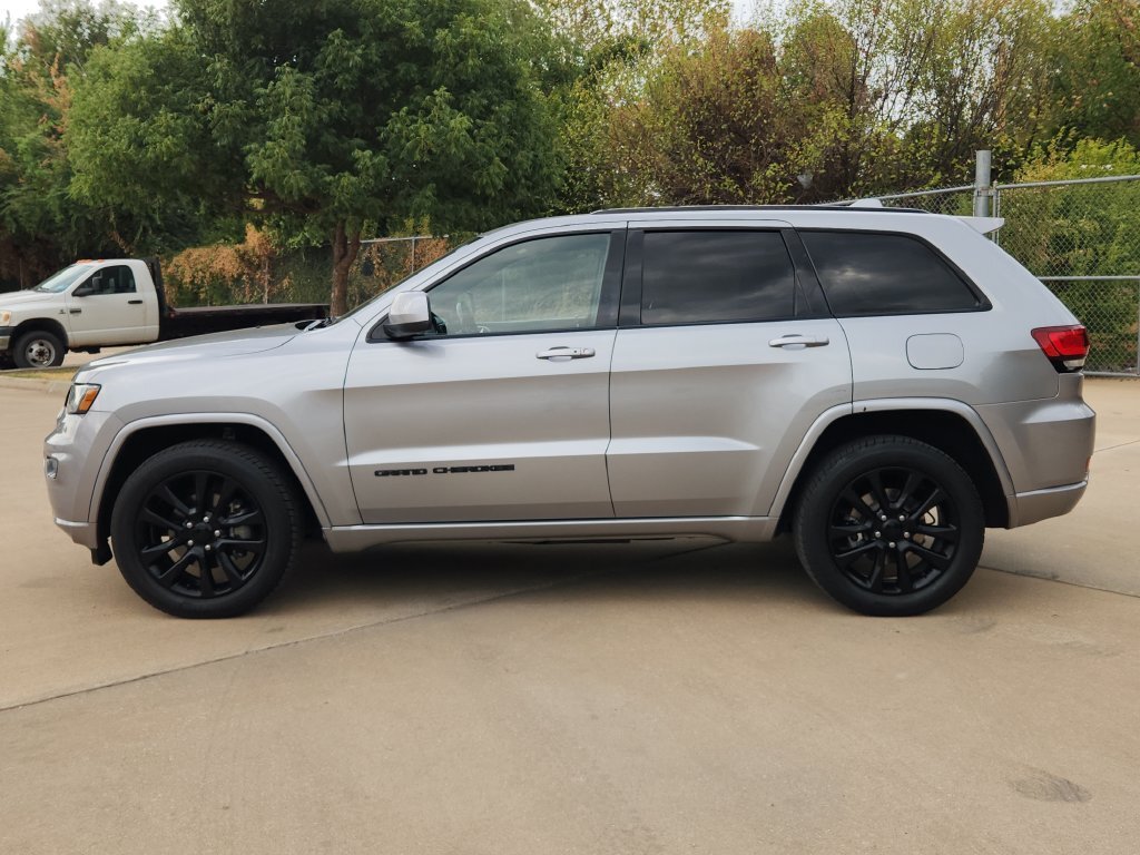Used 2019 Jeep Grand Cherokee Altitude AWD/4WD image 8