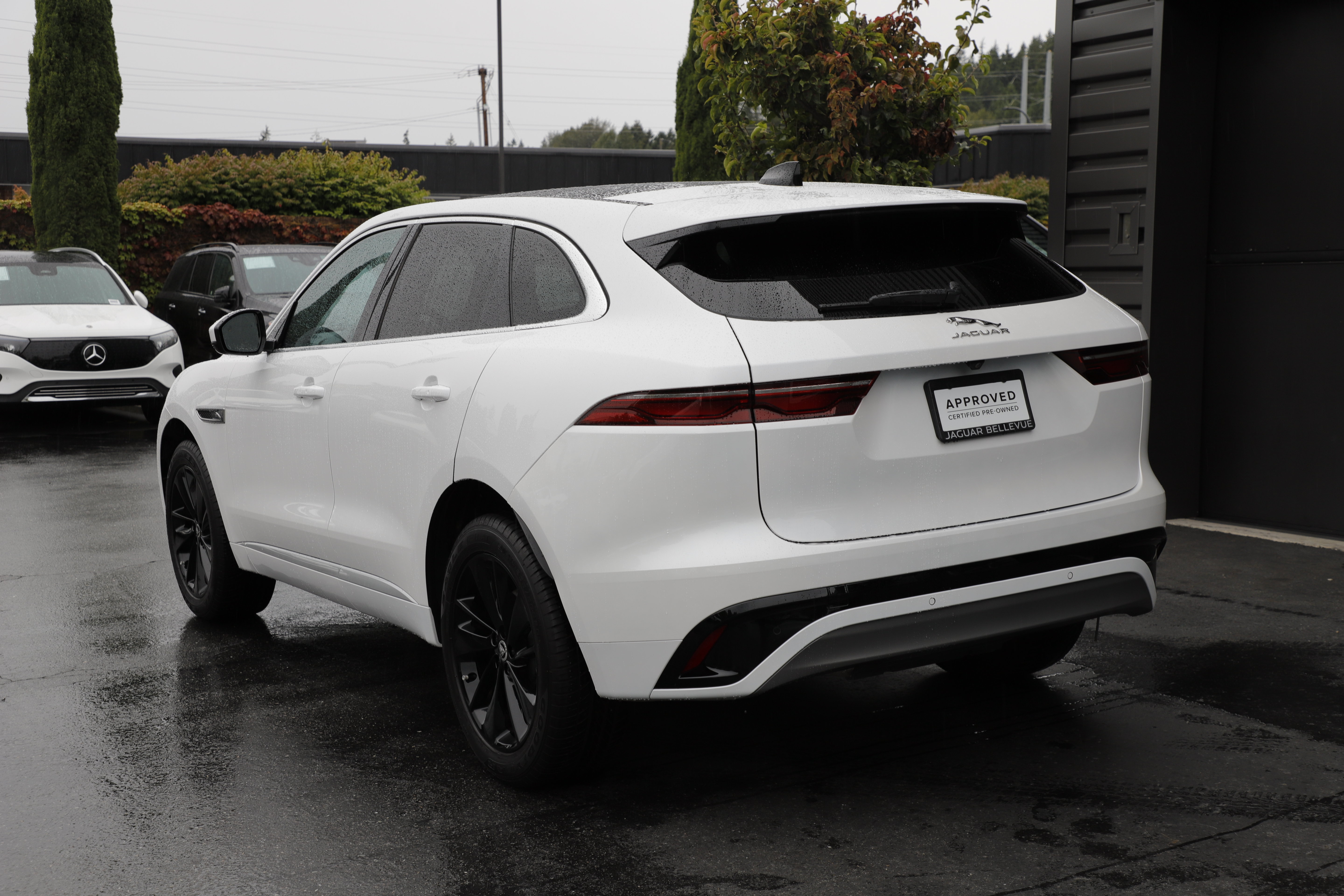 Certified 2025 Jaguar F-PACE R-Dynamic S AWD/4WD image 4