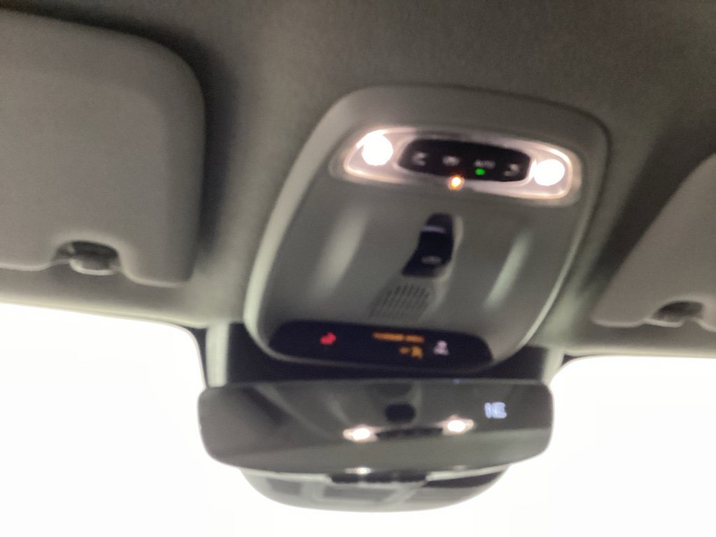 Used 2019 Volvo XC40 T5 Momentum image 28