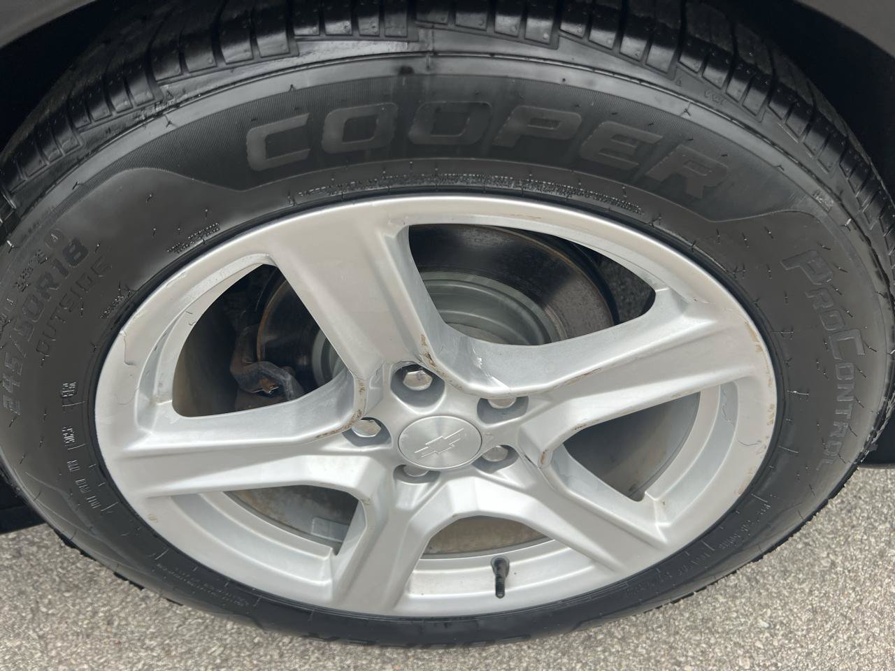 Used 2018 Chevrolet Camaro LT RWD image 4