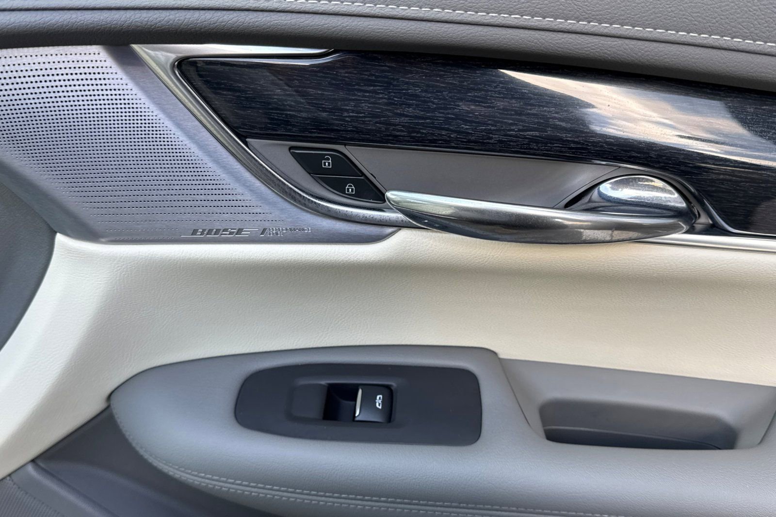 Used 2024 Cadillac XT6 Premium Luxury w/ Technology Package image 20