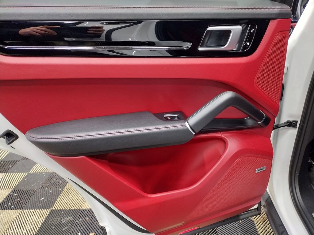 Used 2019 Porsche Cayenne S image 24