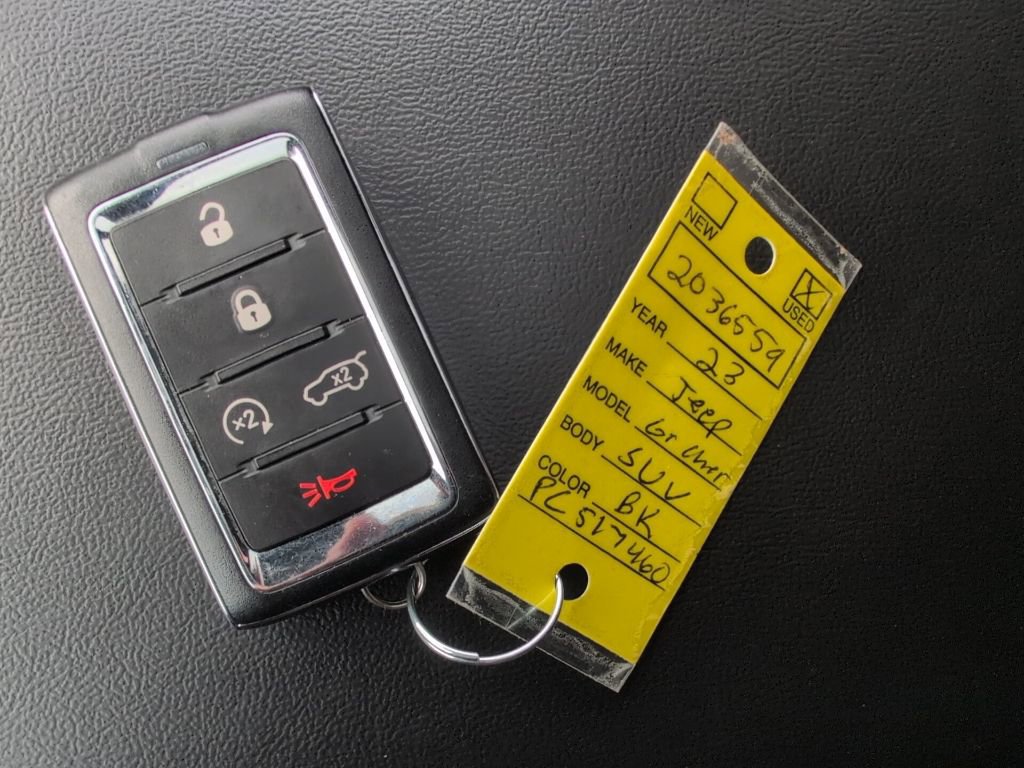 Used 2023 Jeep Grand Cherokee Altitude image 63