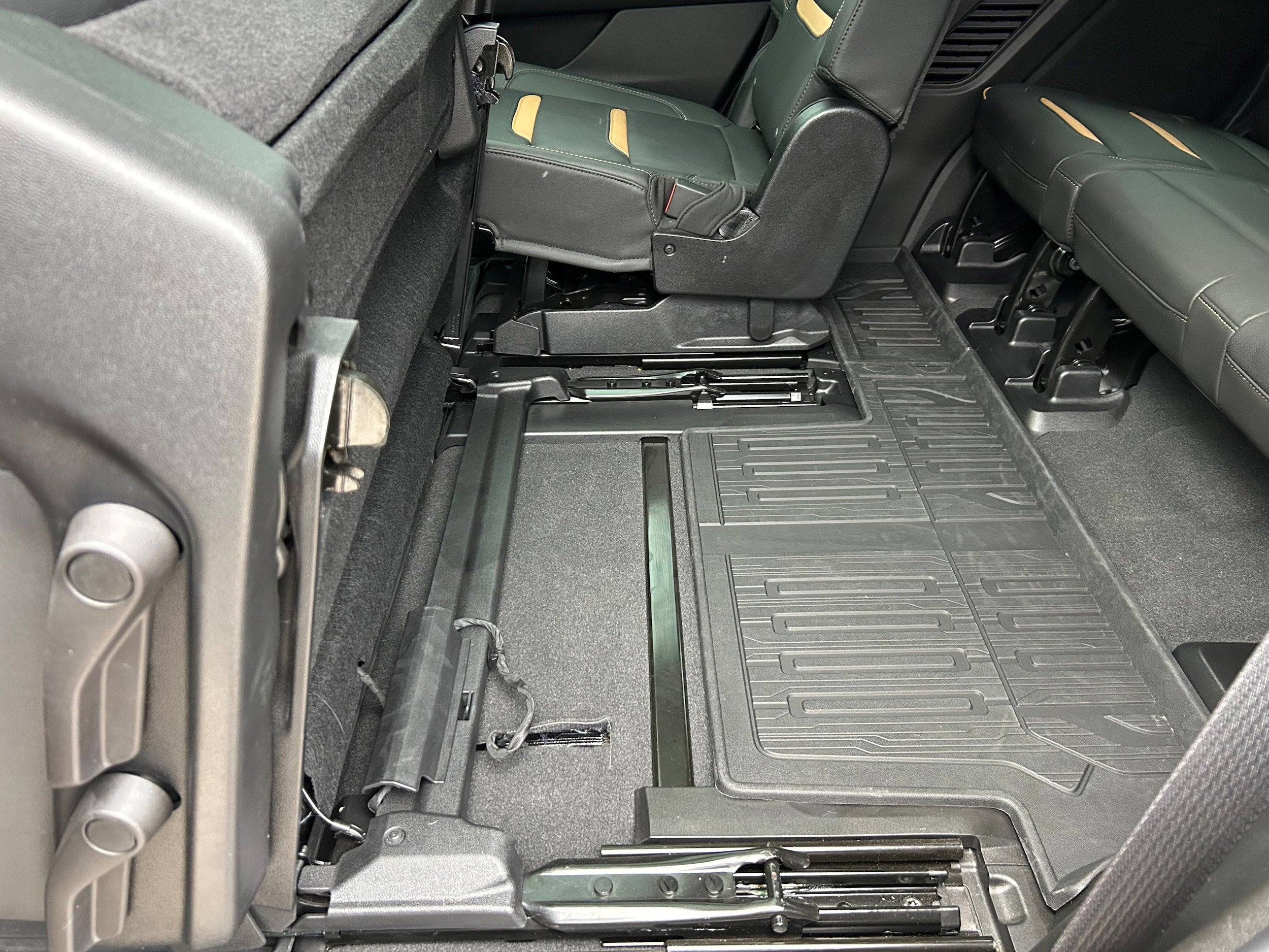 Used 2024 GMC Yukon AT4 w/ AT4 Premium Plus Package image 34