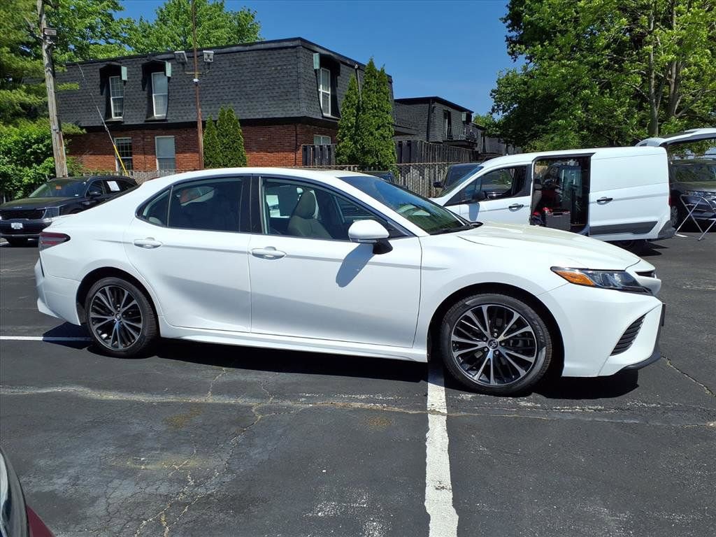 Used 2019 Toyota Camry SE w/ Convenience Package FWD image 29