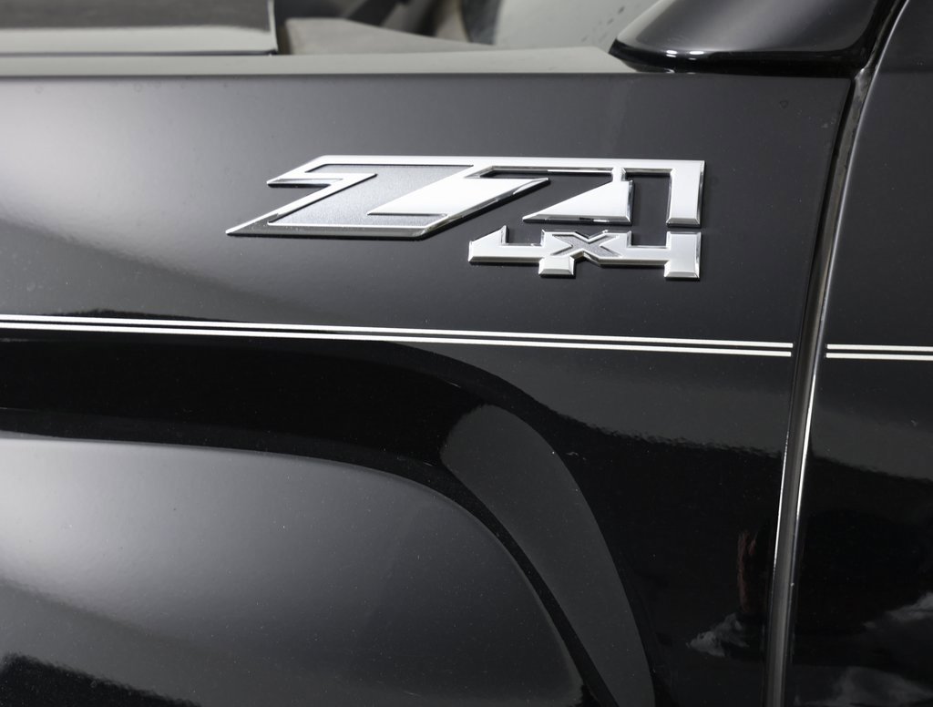 Used 2017 GMC Sierra 1500 SLT w/ SLT Premium Package image 2