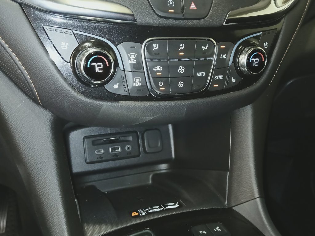 Used 2024 Chevrolet Equinox Premier AWD/4WD image 21