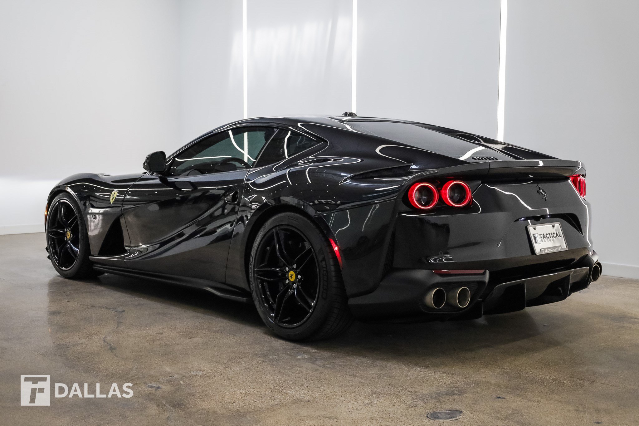 Used 2018 Ferrari 812 Superfast RWD image 8