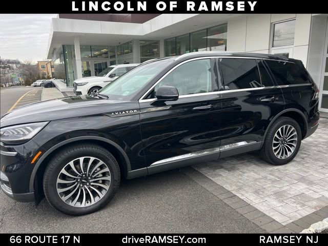 Used 2023 Lincoln Aviator AWD w/ Premium Package image 2