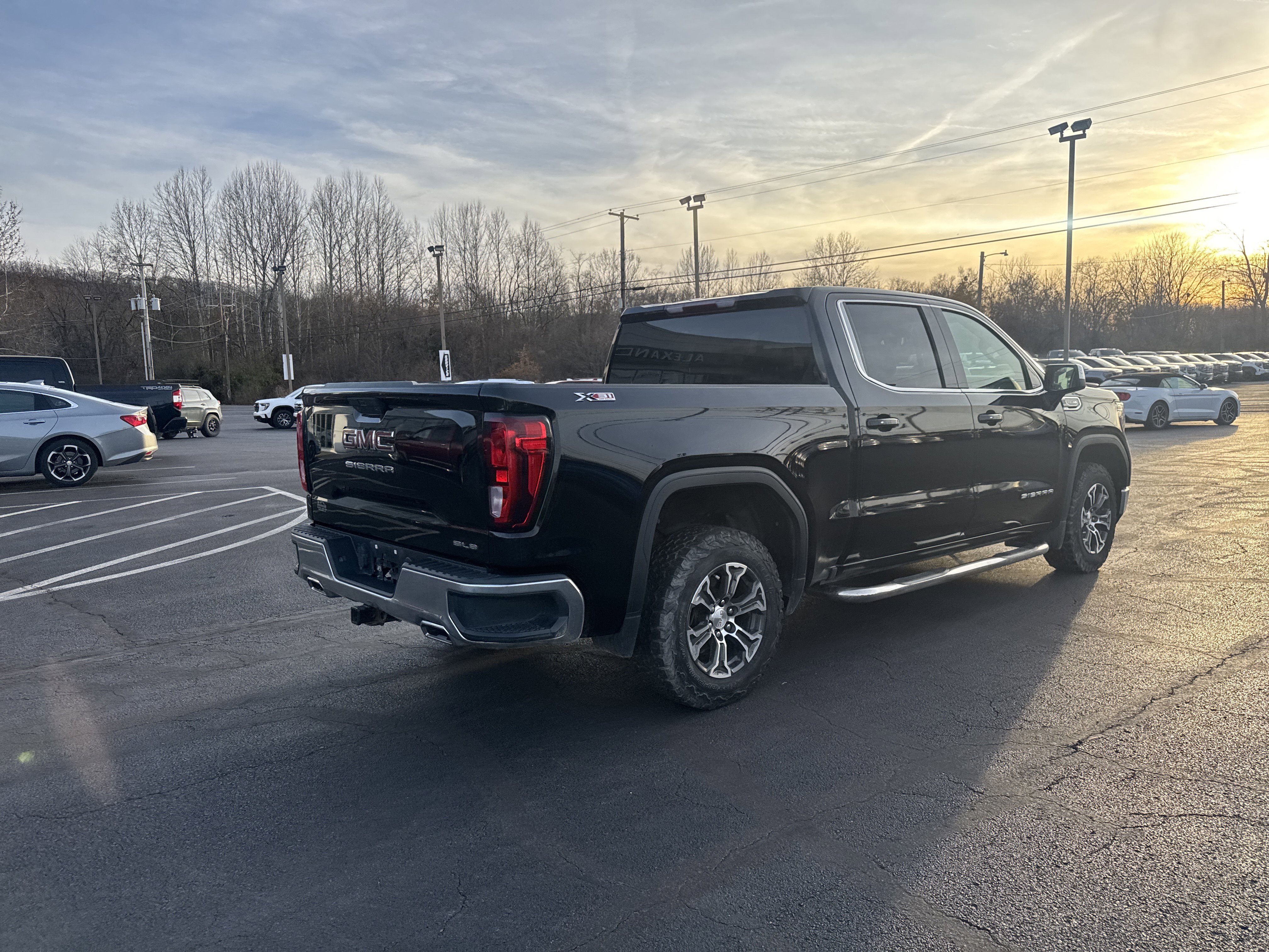 Used 2019 GMC Sierra 1500 SLE w/ SLE Value Package image 3