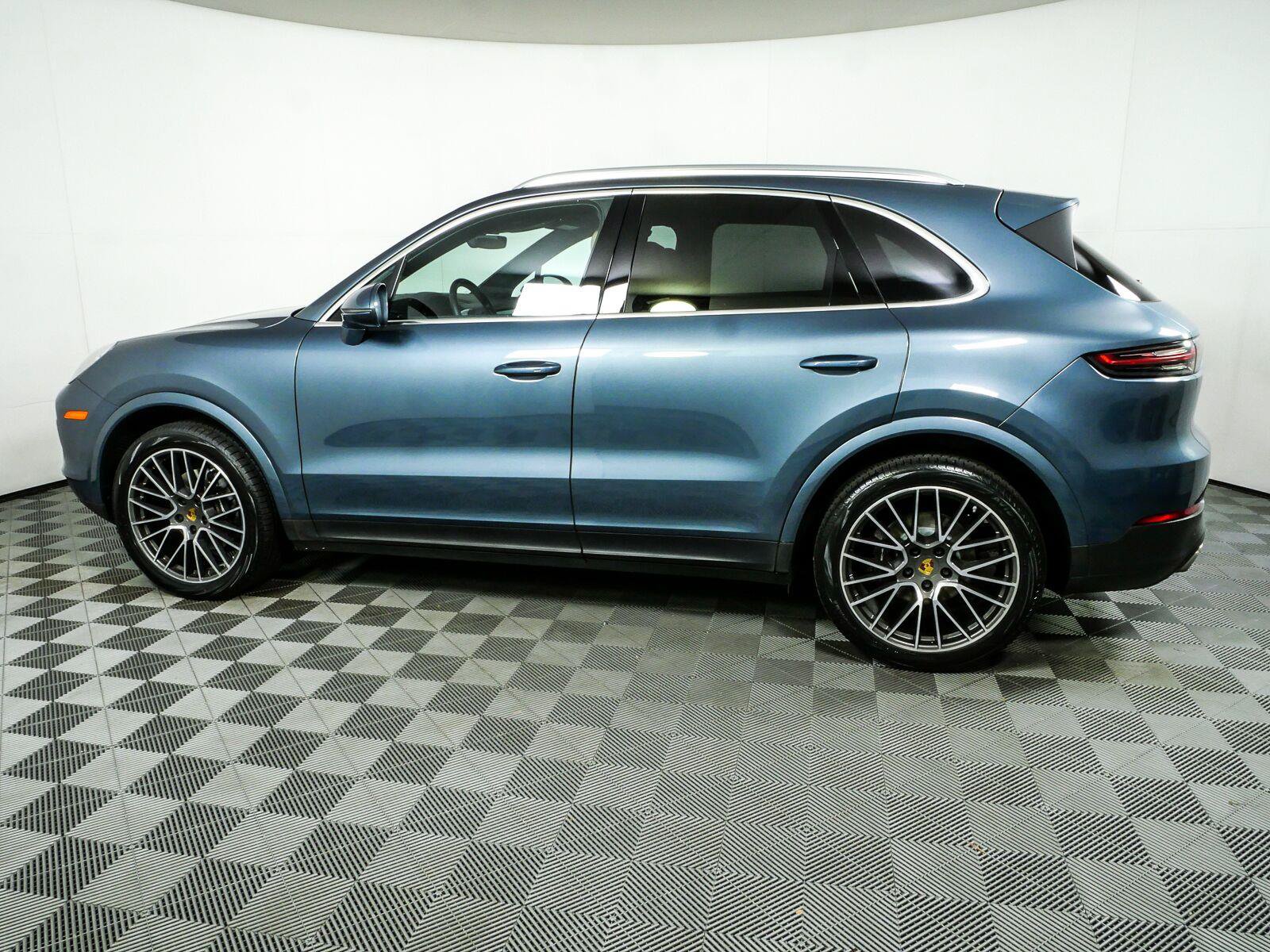 Certified 2020 Porsche Cayenne AWD/4WD image 32