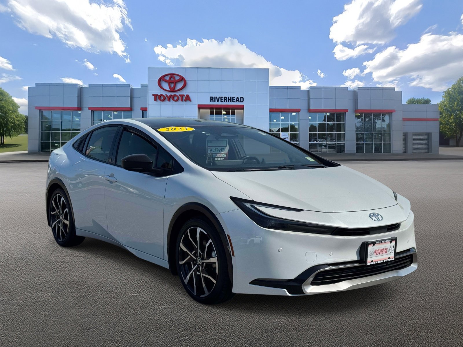 Used 2023 Toyota Prius Prime FWD image 2