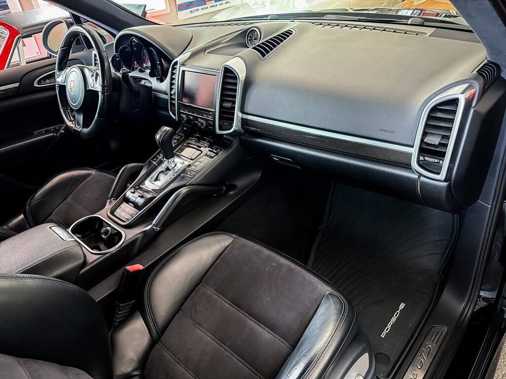 Used 2013 Porsche Cayenne GTS w/ Carbon Fibre Interior Pkg AWD/4WD image 27