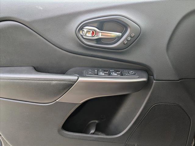 Used 2019 Jeep Cherokee Limited image 9