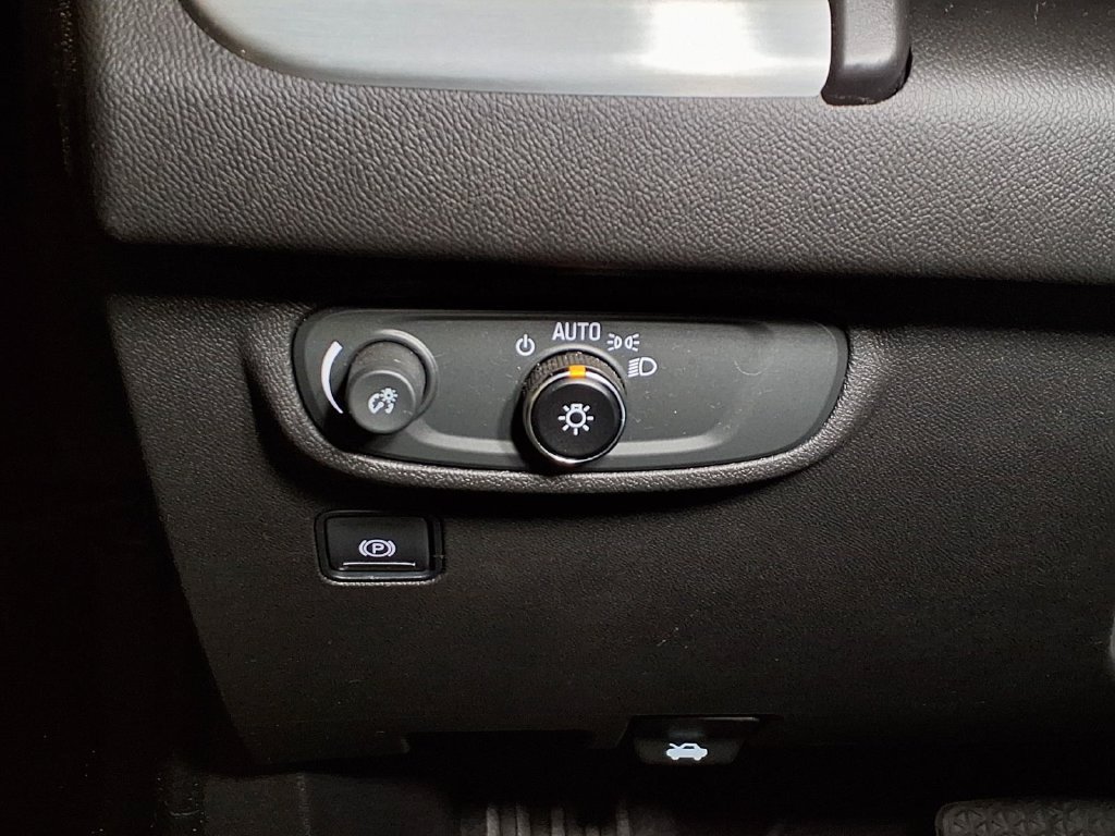 Certified 2022 GMC Terrain SLE w/ Driver Convenience Package FWD image 14