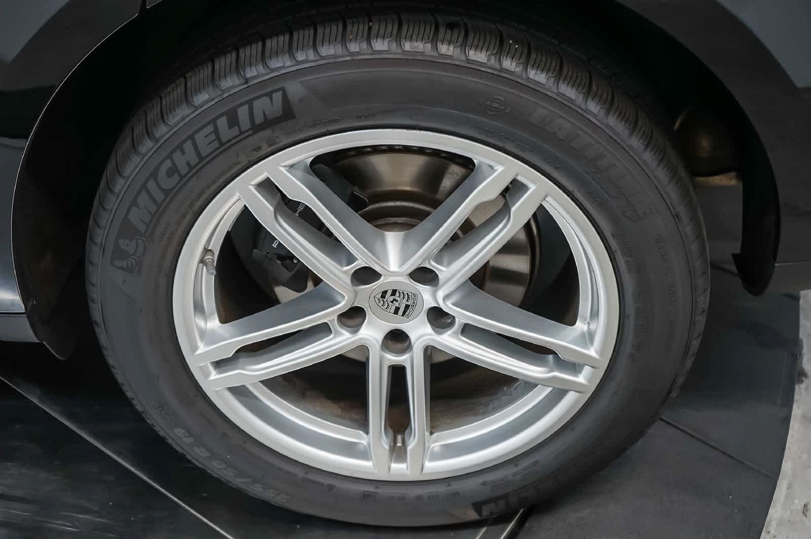 Certified 2026 Porsche Macan AWD/4WD image 13