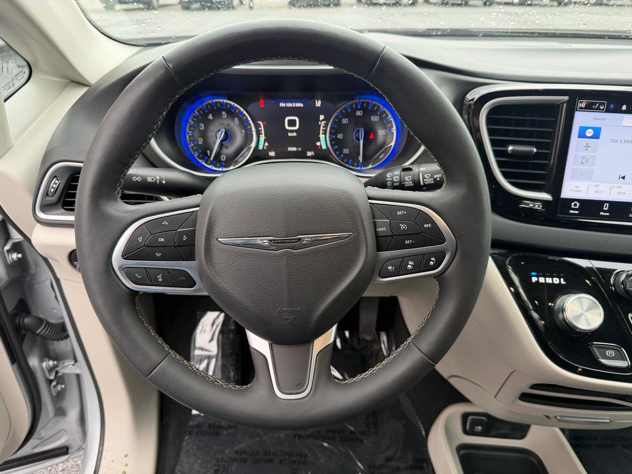 Used 2024 Chrysler Pacifica Touring-L image 26