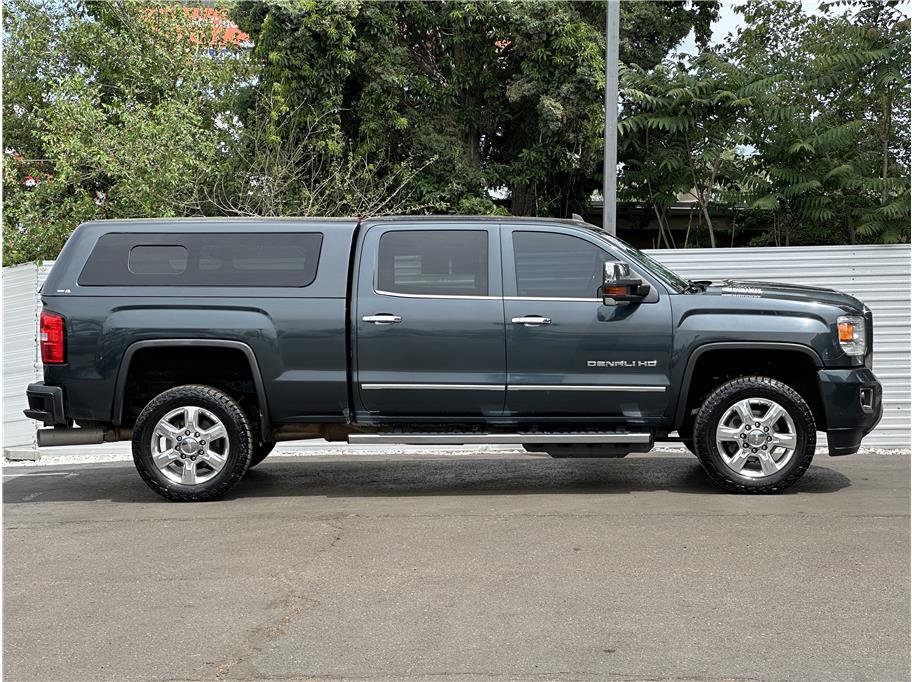 Used 2018 GMC Sierra 2500 Denali w/ Duramax Plus Package AWD/4WD image 9
