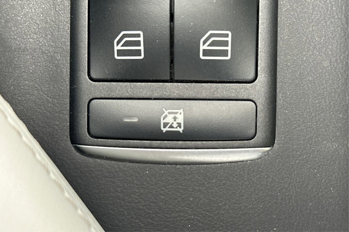 Used 2020 Tesla Model X Performance image 35