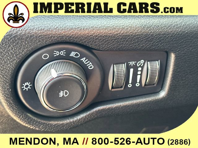New 2026 Chrysler Pacifica Select FWD image 22