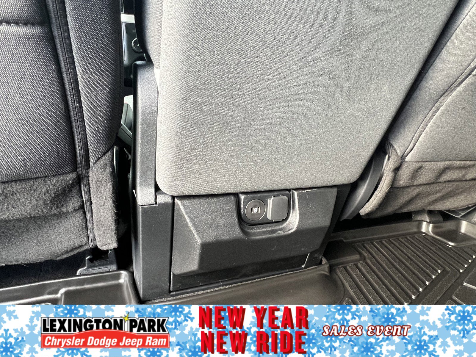 Used 2025 Ford F250 XLT w/ Black Appearance Package image 12