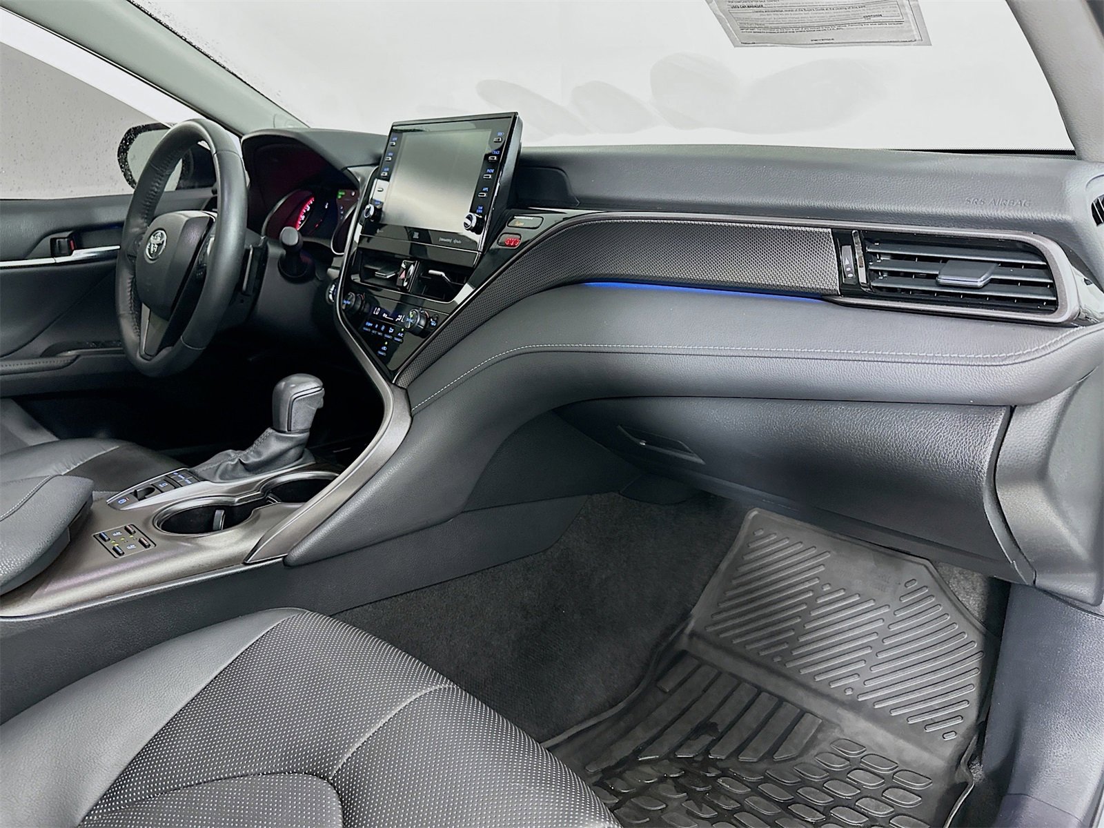 Used 2024 Toyota Camry XSE w/ Navigation Package image 31