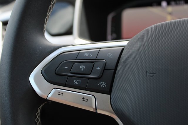 New 2025 Volkswagen Taos SEL image 10