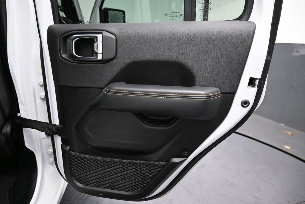 Used 2025 Jeep Wrangler Unlimited Sahara w/ Safety Group AWD/4WD image 21