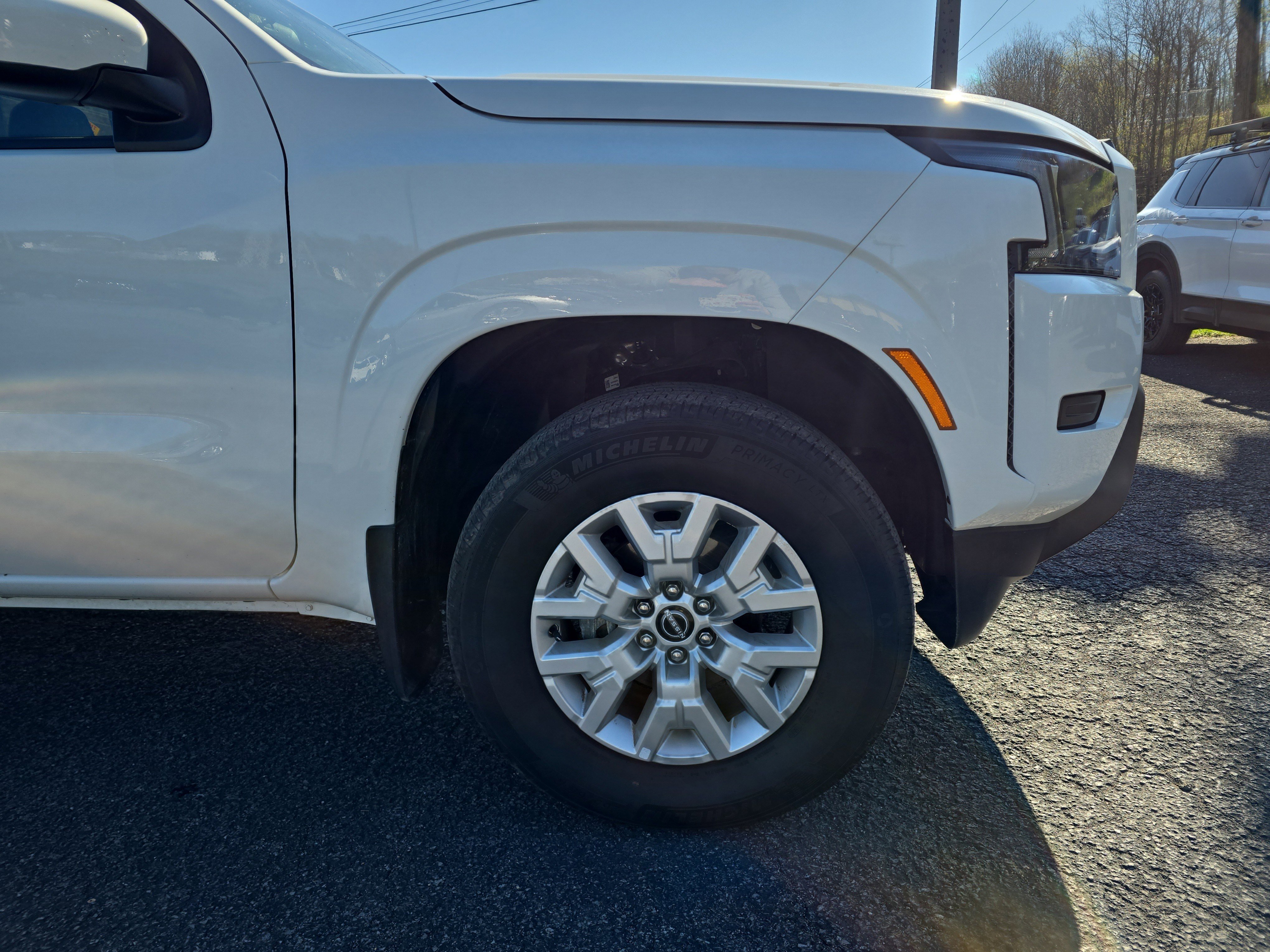 Used 2022 Nissan Frontier SV w/ Technology Package image 2