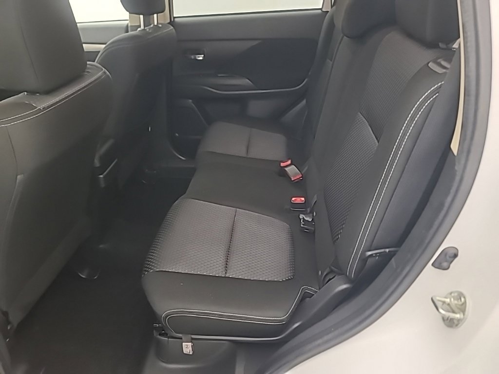 Used 2017 Mitsubishi Outlander ES FWD image 19