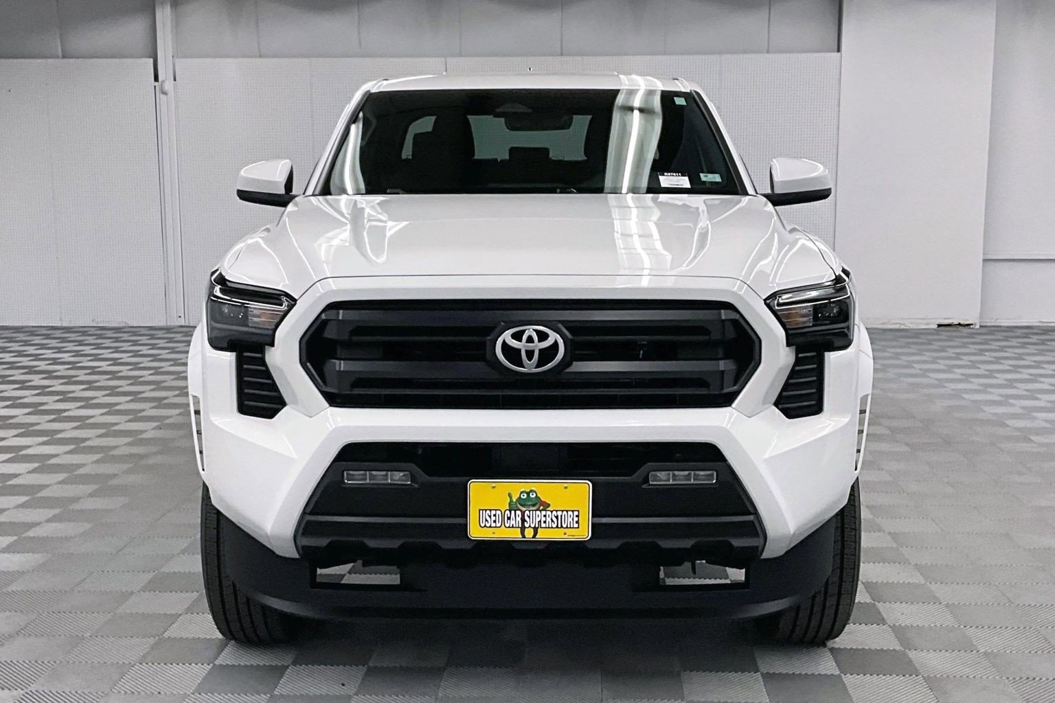 Used 2025 Toyota Tacoma SR5 AWD/4WD image 4