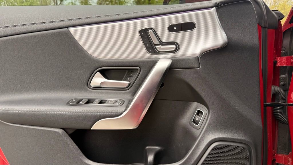 Used 2021 Mercedes-Benz CLA 250 w/ Premium Package image 20