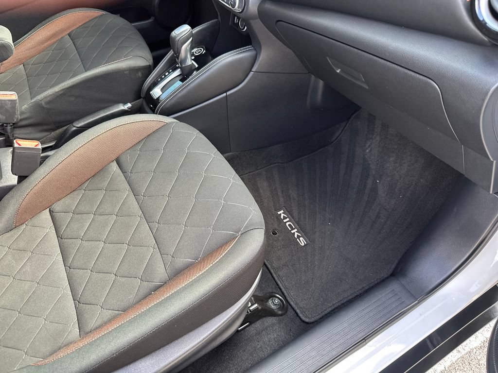 Used 2019 Nissan Kicks SR w/ Exterior Package FWD image 38