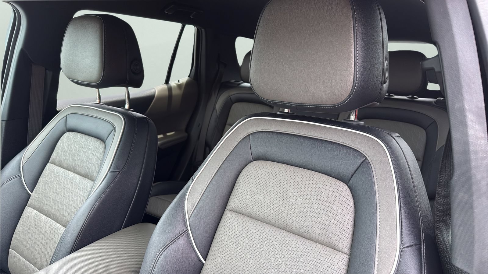 Used 2025 Chevrolet Equinox LT w/ Convenience Package II FWD image 7
