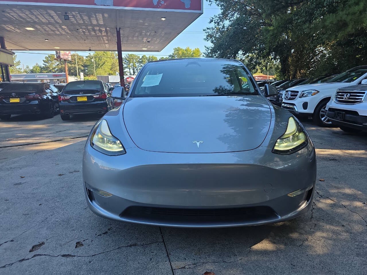 Used 2024 Tesla Model Y Long Range AWD/4WD image 3