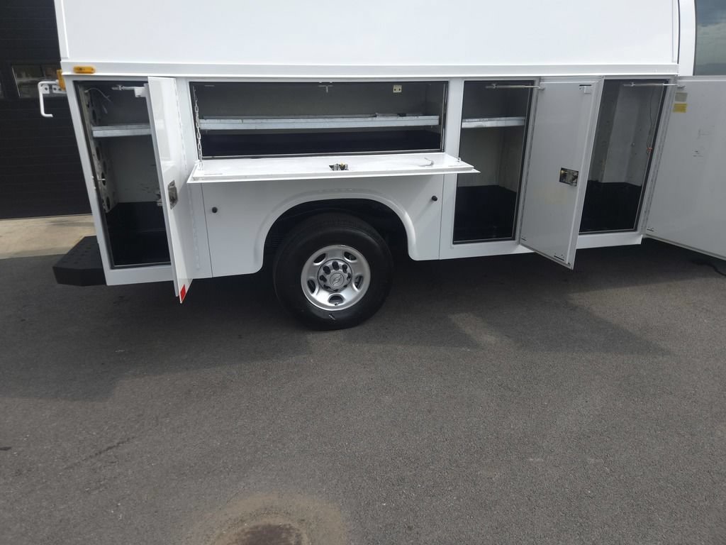 Used 2019 Chevrolet Express 3500 RWD image 8