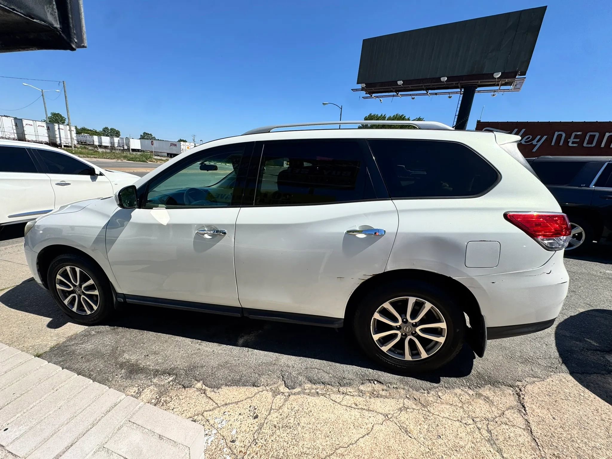 Used 2014 Nissan Pathfinder SV AWD/4WD image 6