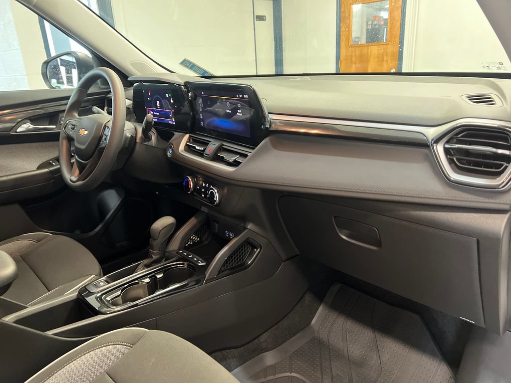 Used 2026 Chevrolet TrailBlazer LS w/ LS Convenience Package AWD/4WD image 37
