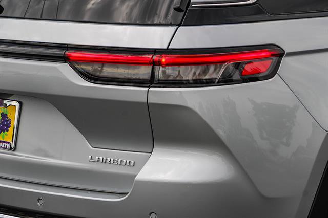 New 2025 Jeep Grand Cherokee Laredo image 10