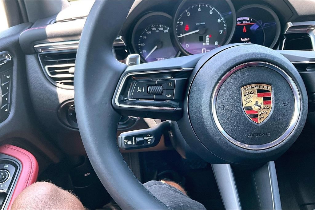Used 2025 Porsche Macan AWD/4WD image 9