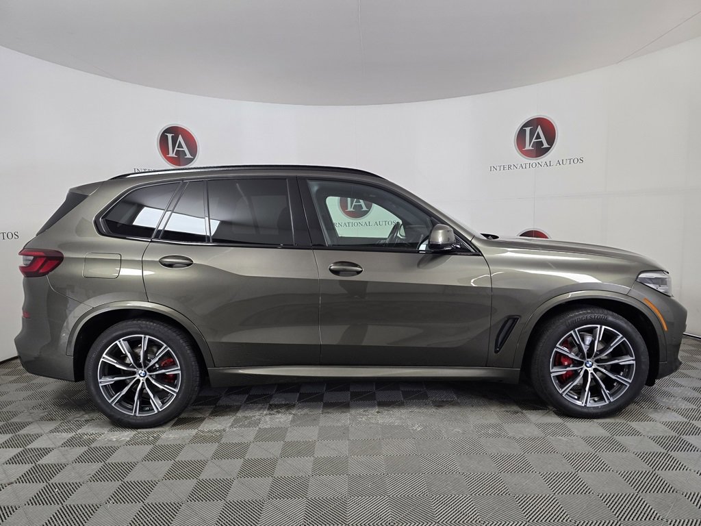 Used 2022 BMW X5 xDrive40i w/ M Sport Package image 3