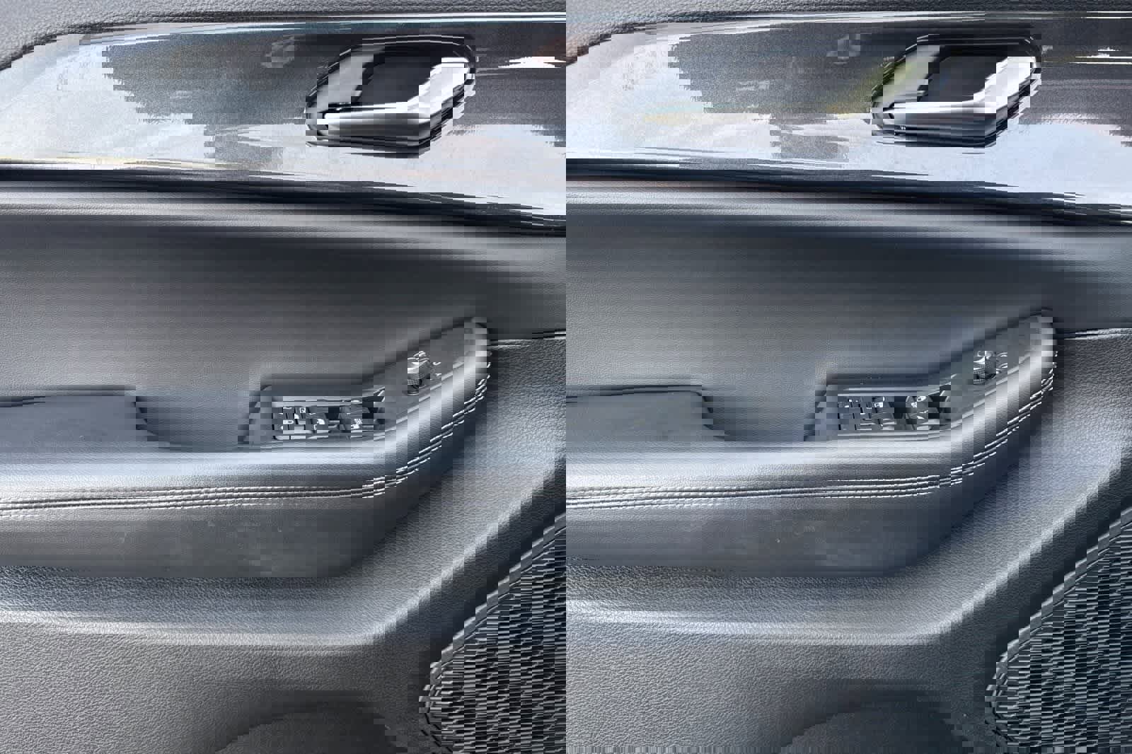 Used 2023 Jeep Grand Cherokee Altitude image 12