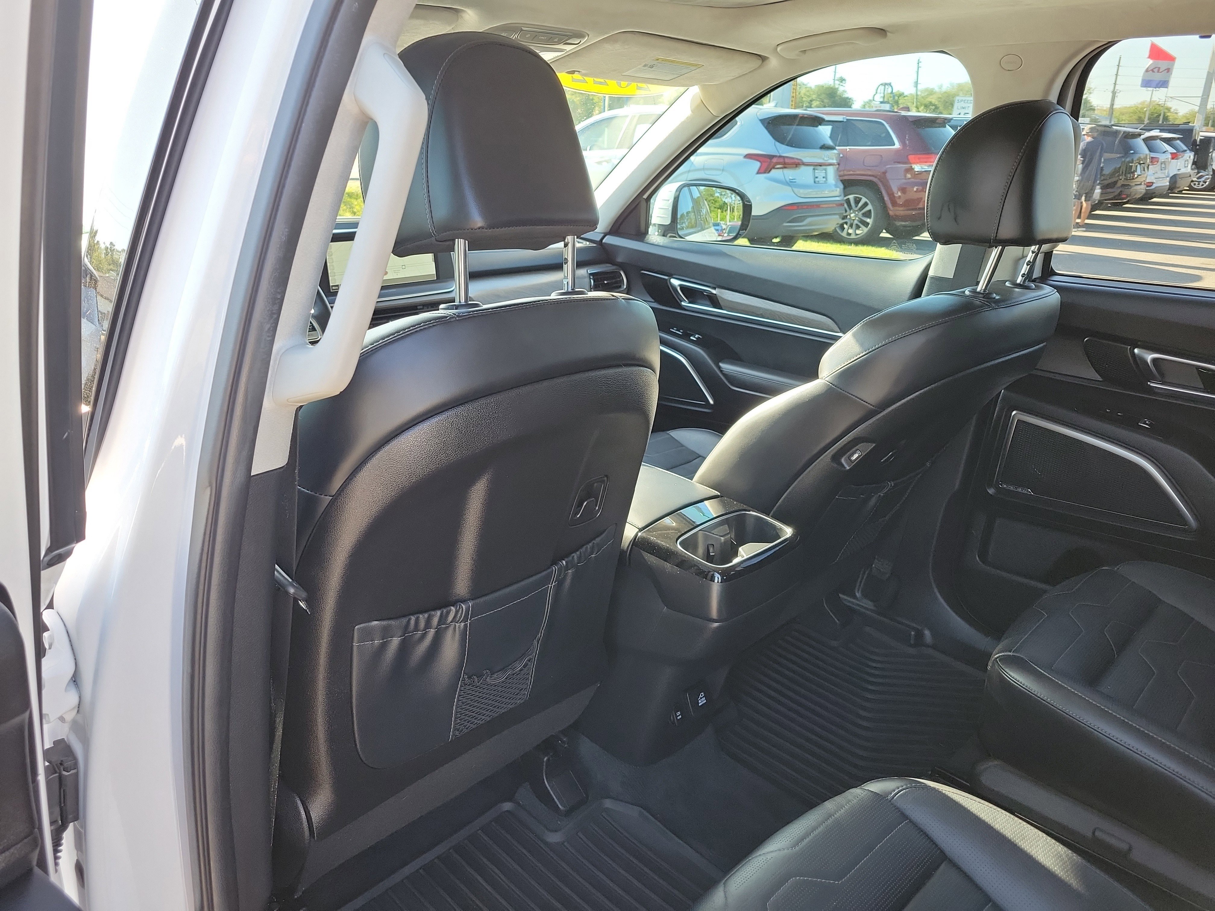 Certified 2022 Kia Telluride SX w/ SX Prestige Package AWD/4WD image 17