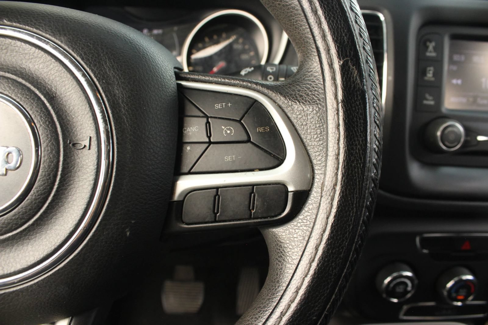 Used 2018 Jeep Compass Sport AWD/4WD image 27