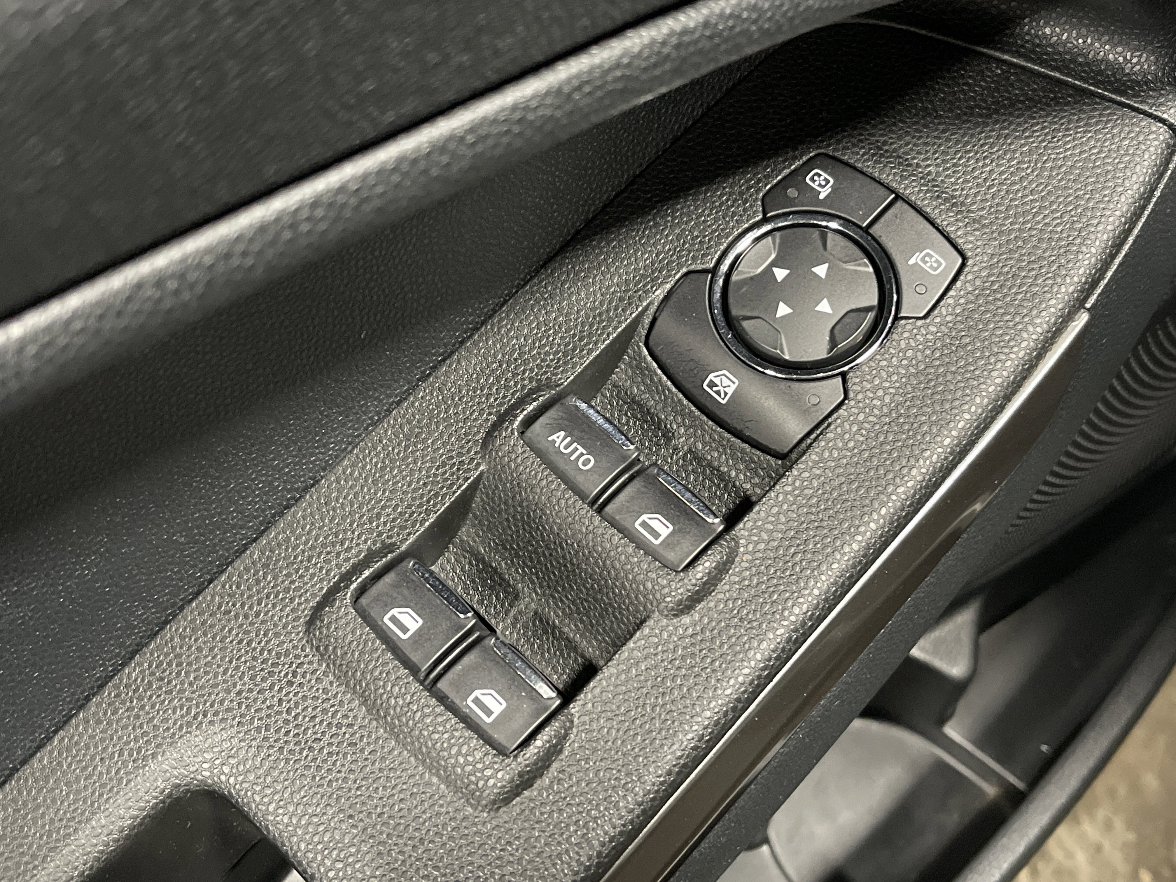 Used 2021 Ford EcoSport SE image 9