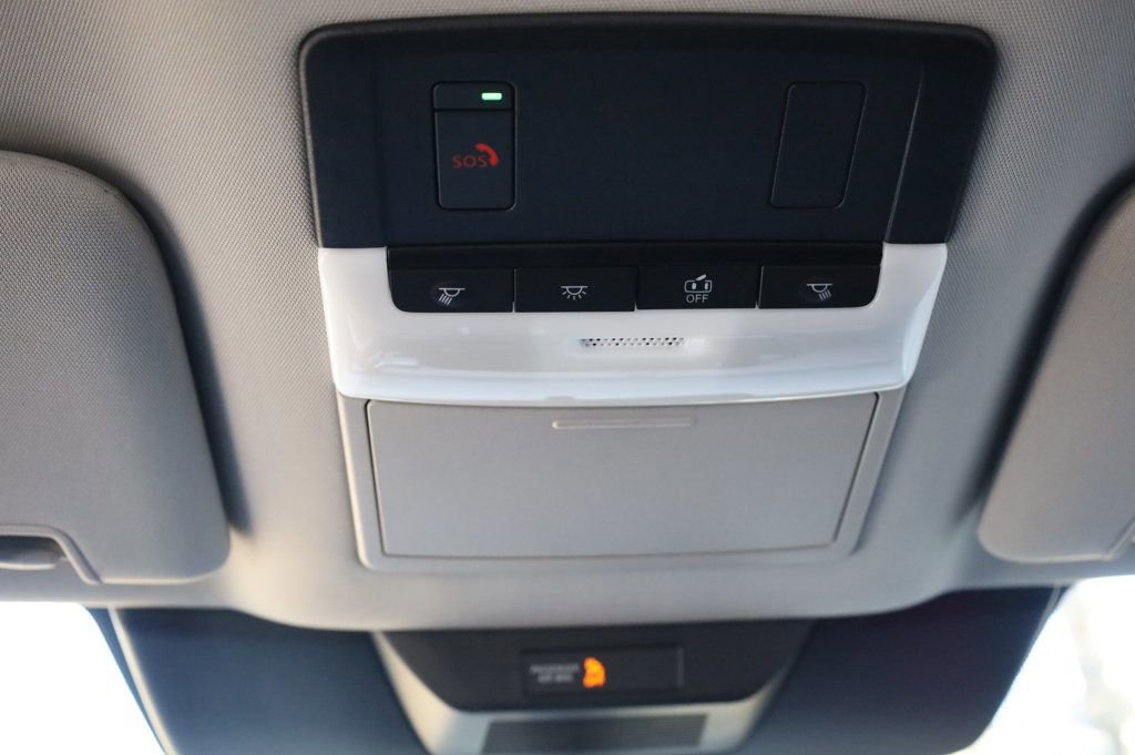 Used 2025 Nissan Pathfinder SV image 36