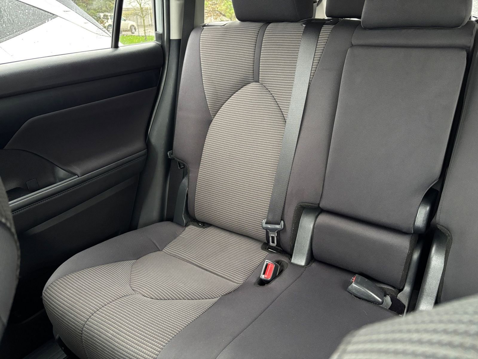 Used 2025 Toyota Highlander LE FWD image 42