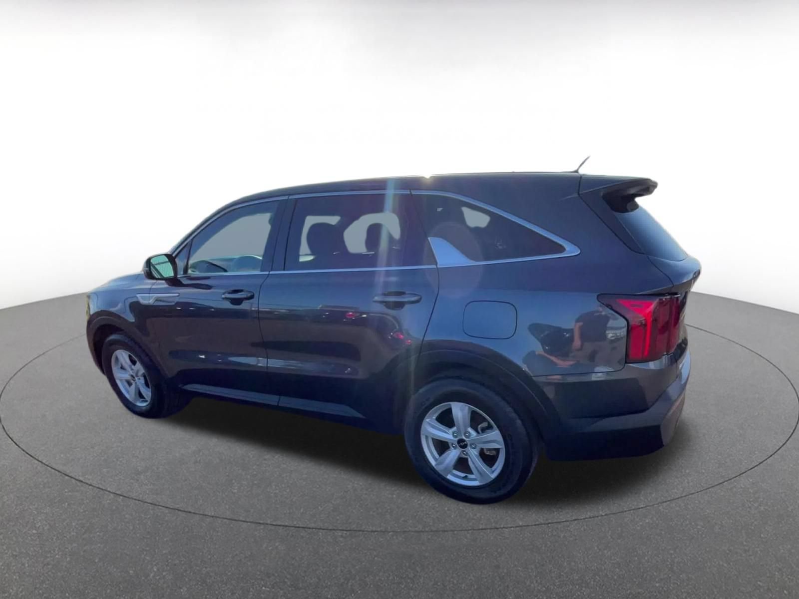 Used 2023 Kia Sorento LX FWD image 10