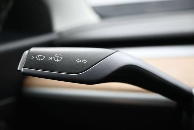 Used 2020 Tesla Model 3 Standard Range RWD image 15