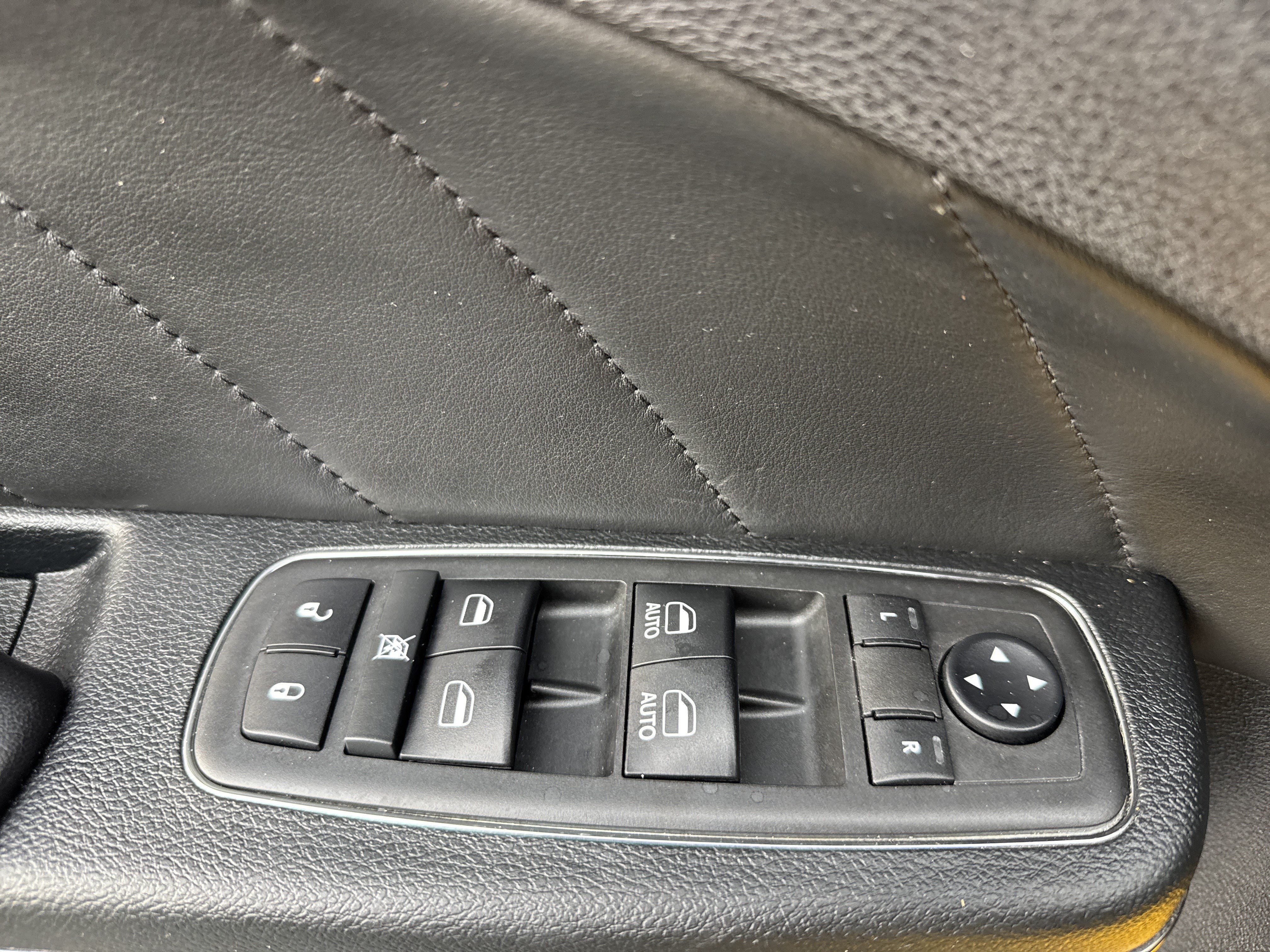 Used 2018 Dodge Charger SRT Hellcat RWD image 15